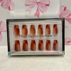 Nail Reformation 30 Piece French Ombre Press‎ On Nails Kit